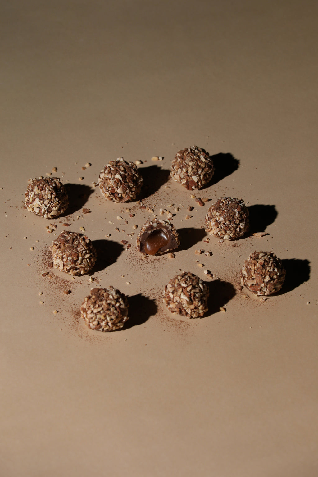 ترافل طحينة وبندق