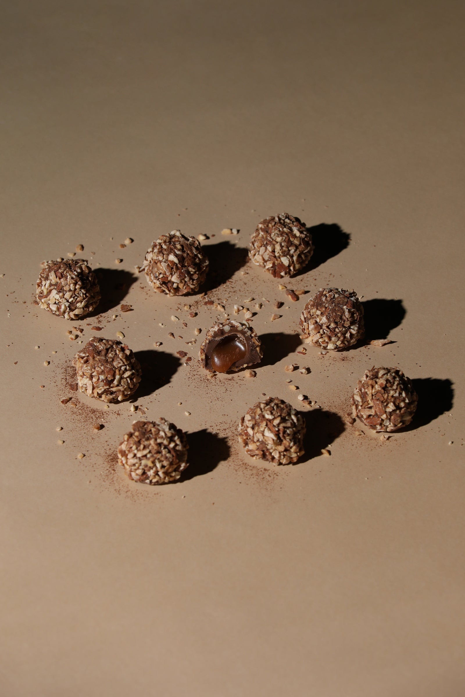 ترافل طحينة وبندق